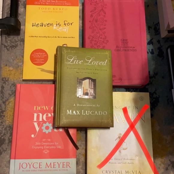 Joyce Leslie Other - 4 Book Bundle!!📚💖